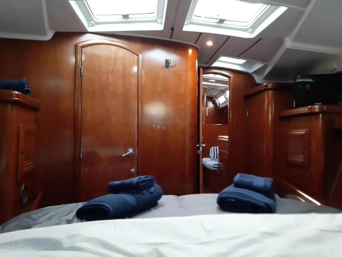 Botel Erima Hotel Puerto Calero
