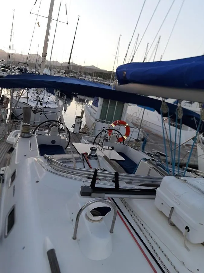 Erima Hotel Puerto Calero Botel