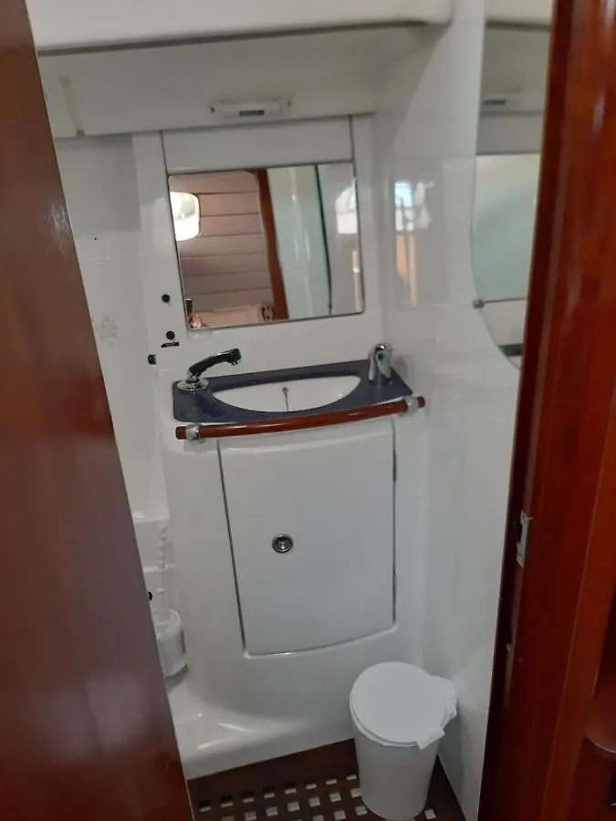 Botel Erima Hotel Puerto Calero