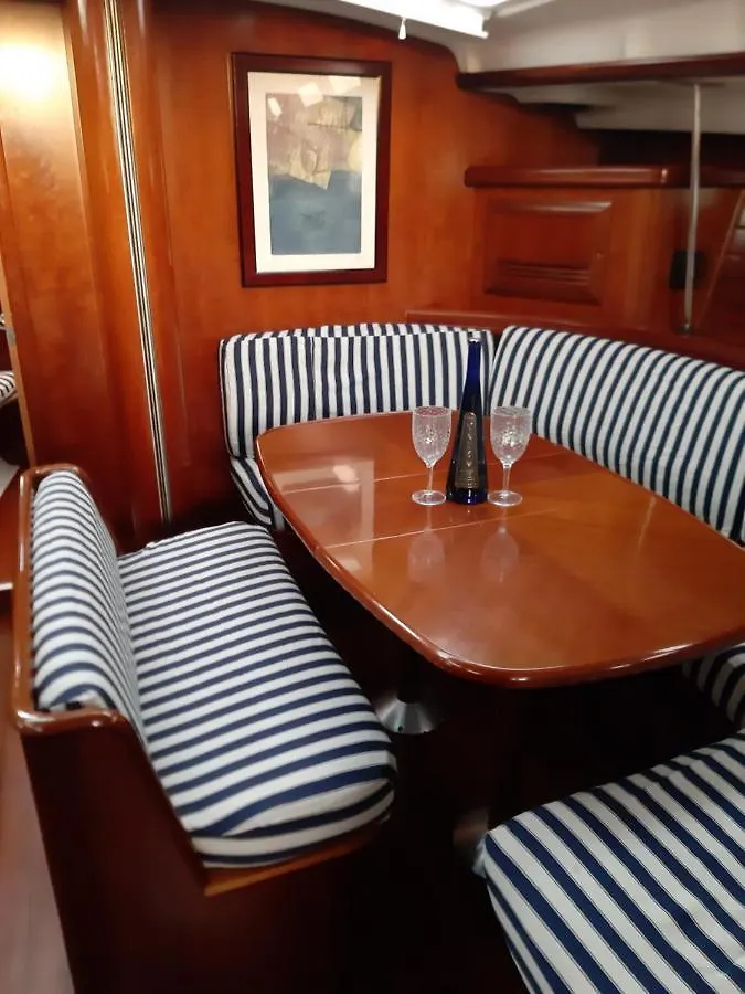 Erima Hotel Puerto Calero Botel