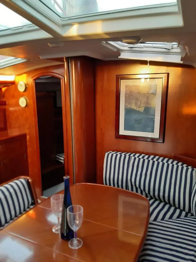 Erima Hotel Puerto Calero Botel